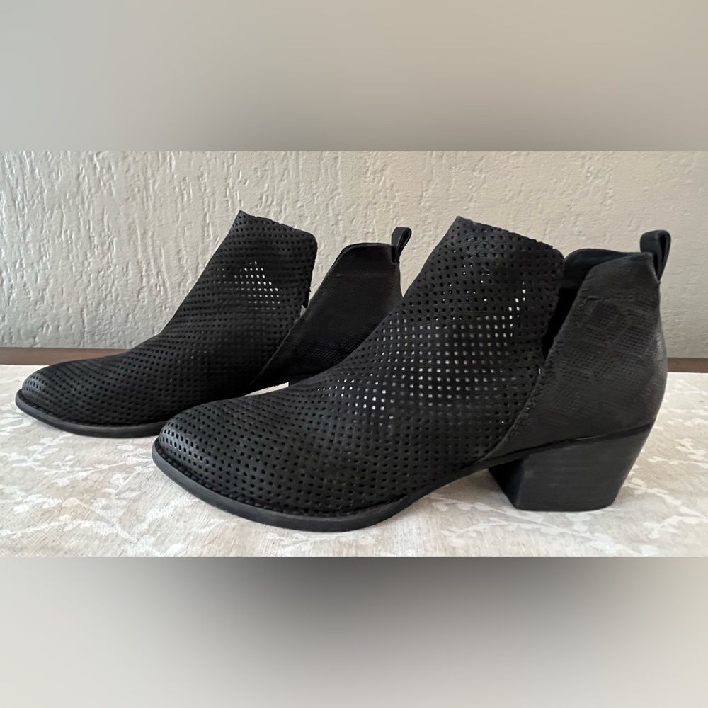 Dolce Vita Sher Perforated Booties, Sz 7.5